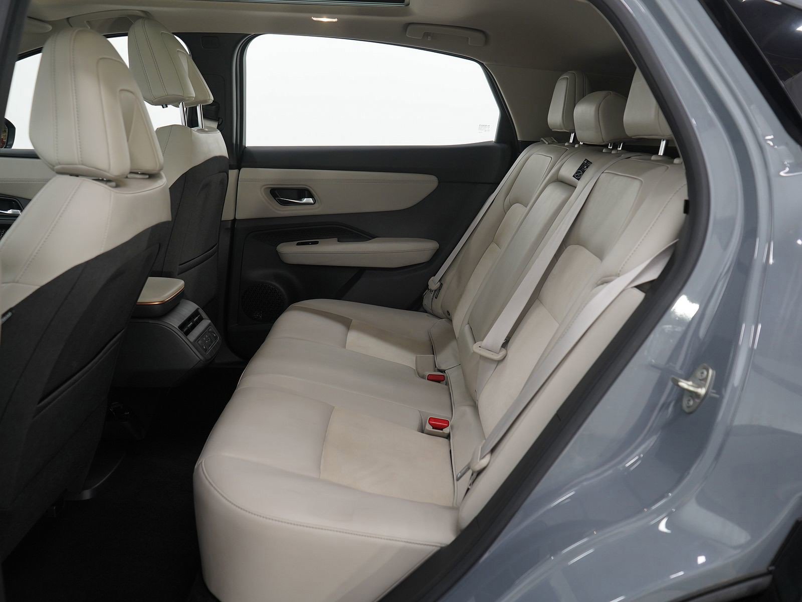 Used 2023 Nissan Ariya AWD image 14