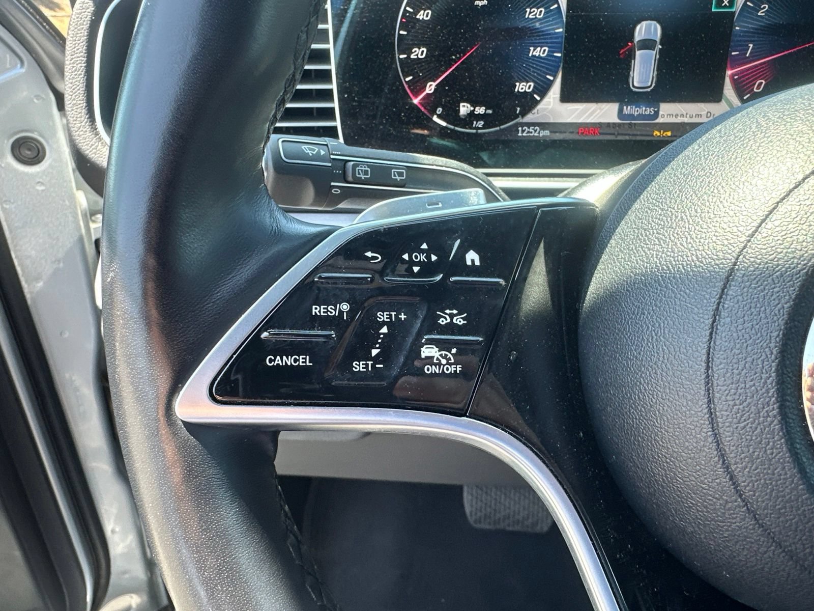 Used 2025 Mercedes-Benz GLE 350 4MATIC w/ Driver Assistance Package image 8