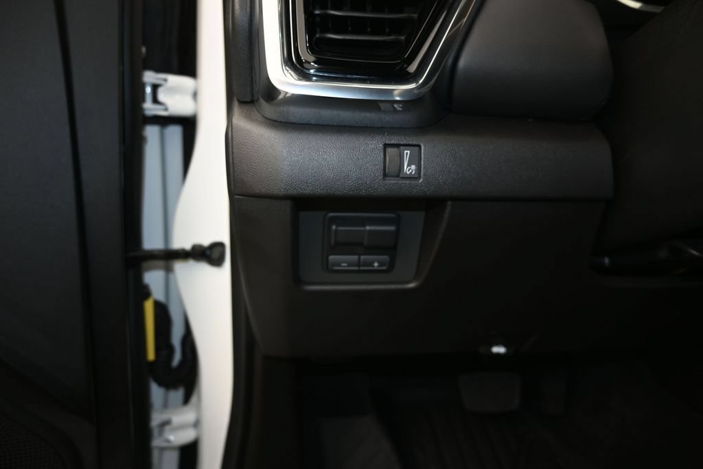 Used 2025 GMC Canyon Elevation w/ Convenience Package RWD image 12