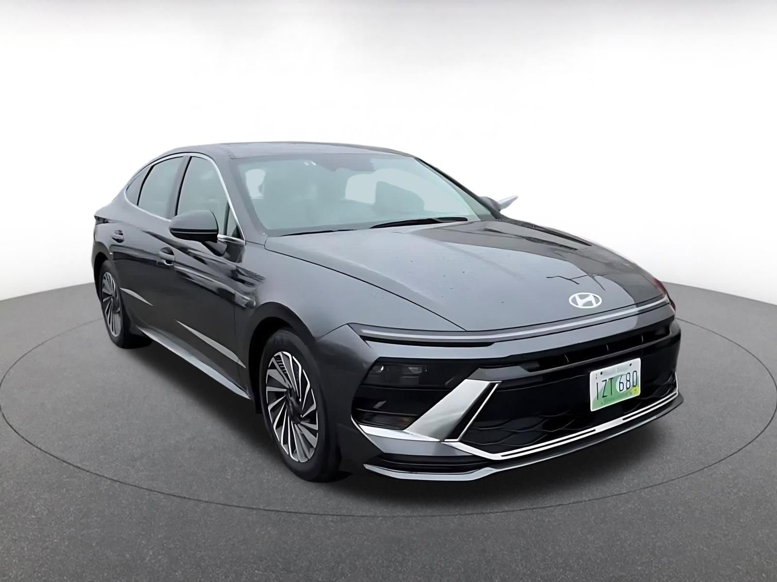 Used 2025 Hyundai Sonata SEL FWD image 3