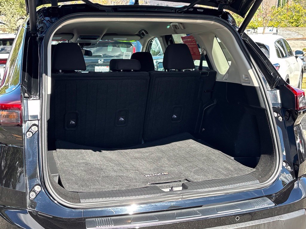 Certified 2026 Nissan Rogue SV FWD image 27