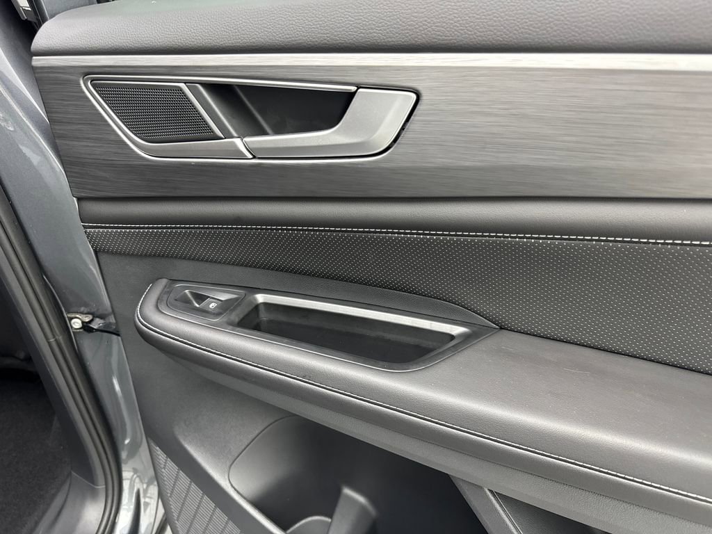 Used 2025 Volkswagen Atlas Cross Sport SE image 43