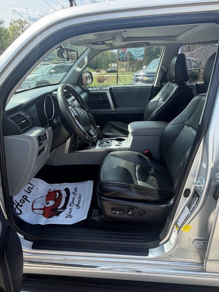 Used 2011 Toyota 4Runner SR5 w/ Convenience Pkg image 9