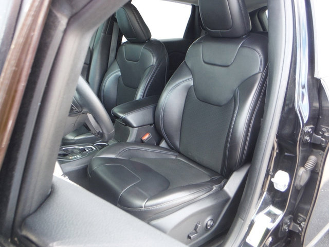 Used 2019 Jeep Cherokee Latitude Plus w/ Cold Weather Group AWD/4WD image 13