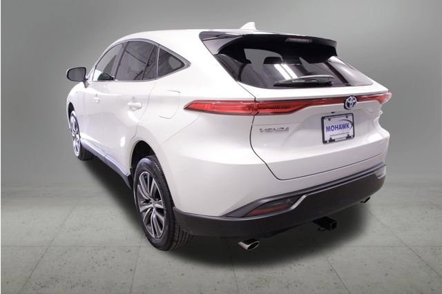 Used 2021 Toyota Venza LE image 3