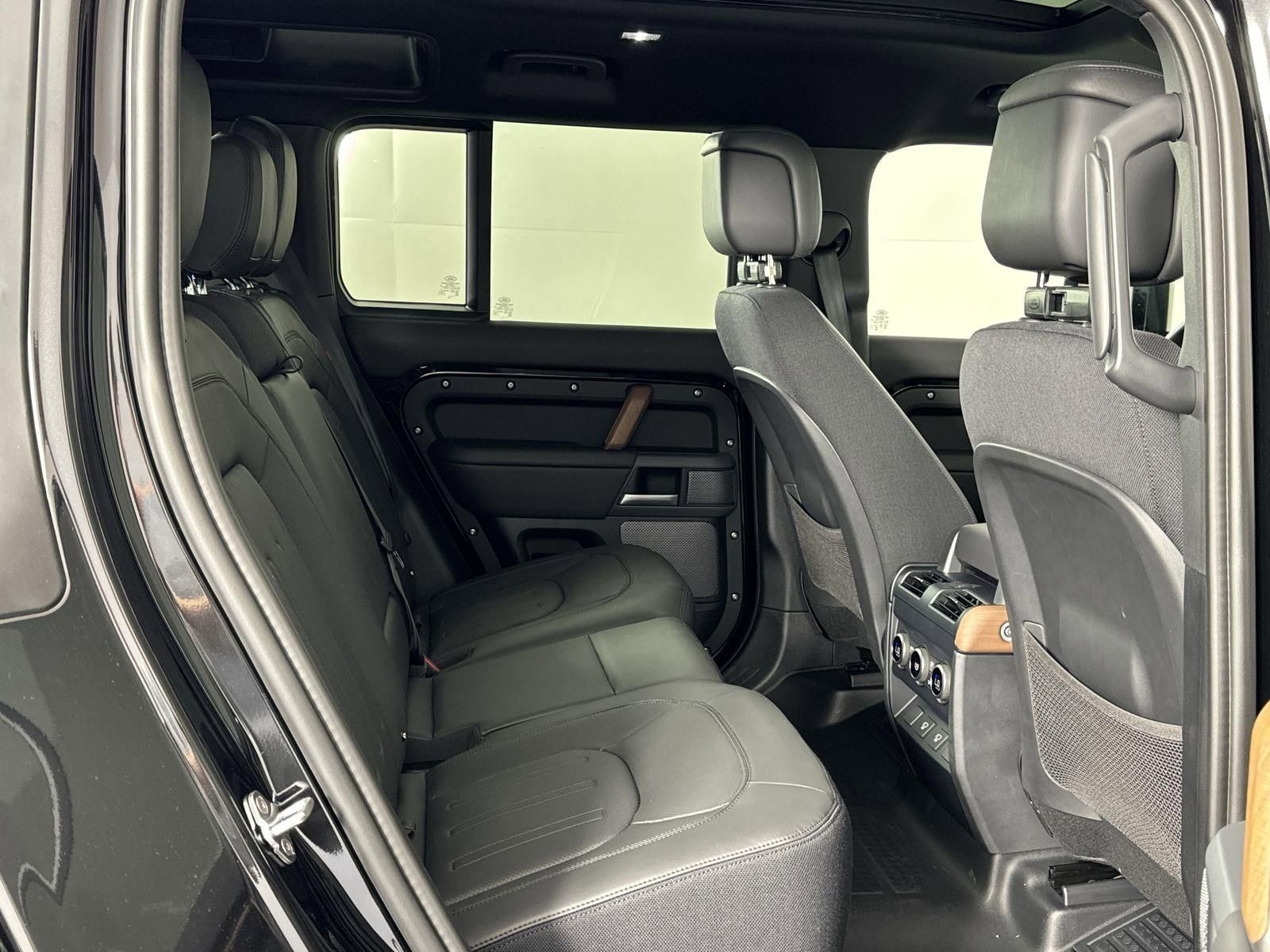 Certified 2024 Land Rover Defender 110 X AWD/4WD image 32