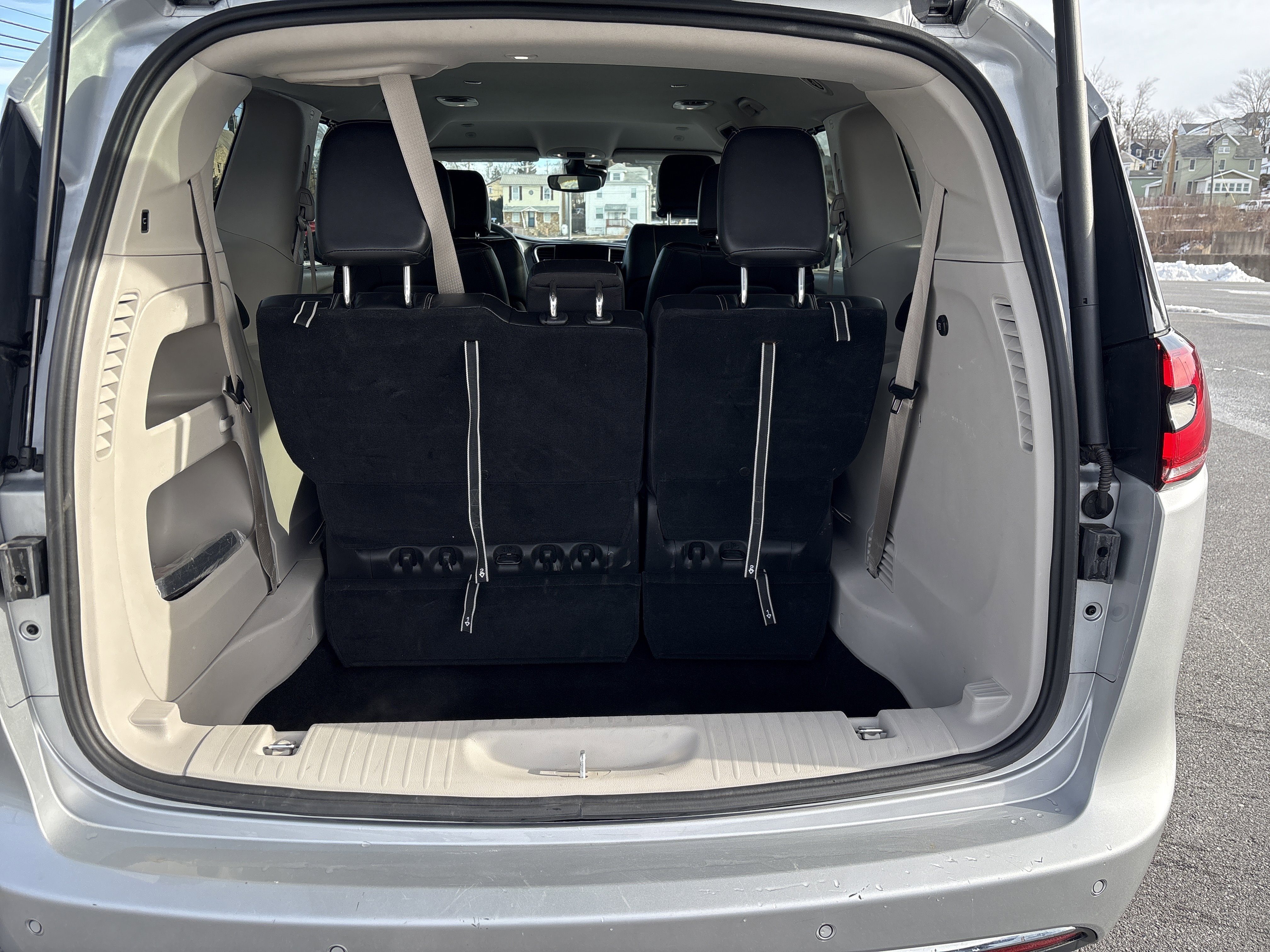 Used 2024 Chrysler Pacifica Touring-L image 5