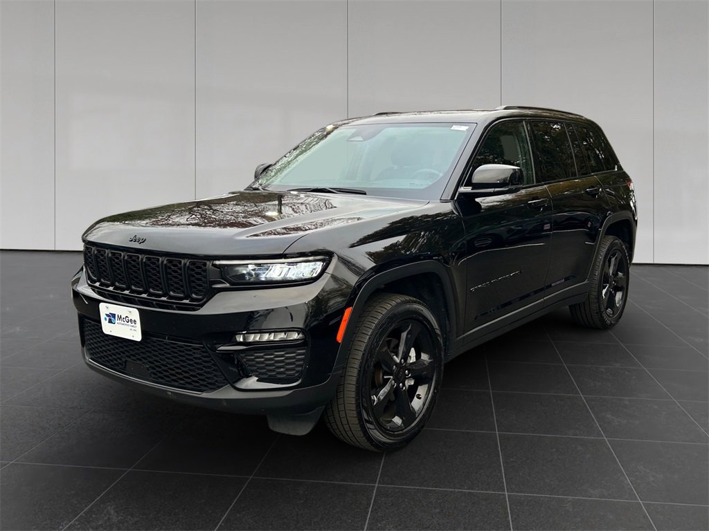 Used 2023 Jeep Grand Cherokee Limited w/ Black Appearance Package image 1