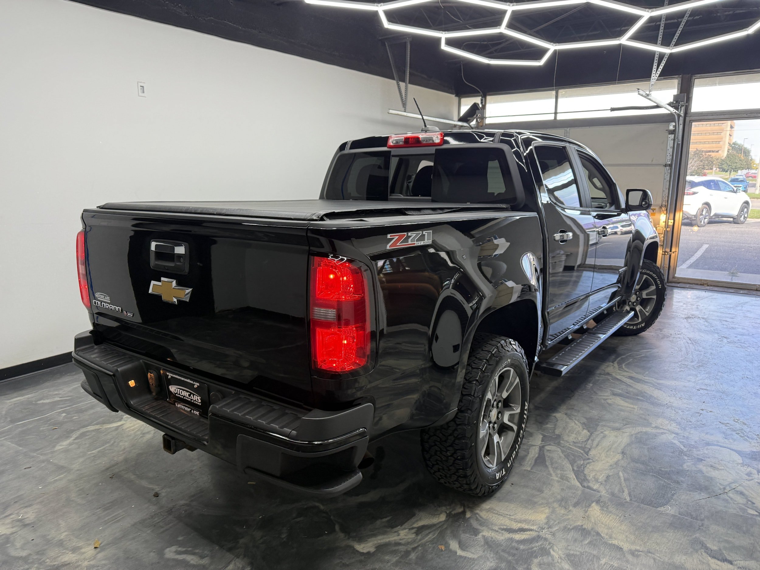 Used 2017 Chevrolet Colorado Z71 AWD/4WD image 3