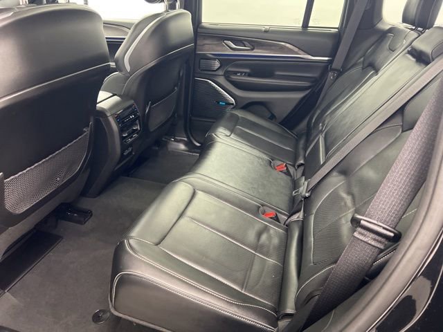 Used 2022 Jeep Grand Cherokee Overland w/ Adv Protech Group III image 11