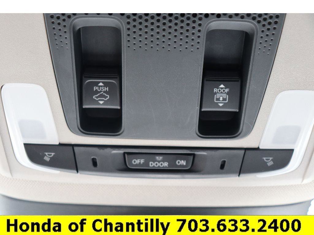 Used 2025 Honda Pilot Touring image 20
