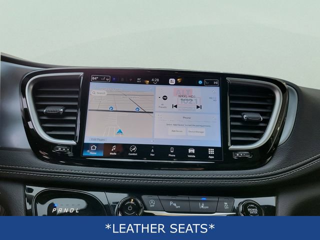 Used 2025 Chrysler Pacifica Limited image 11