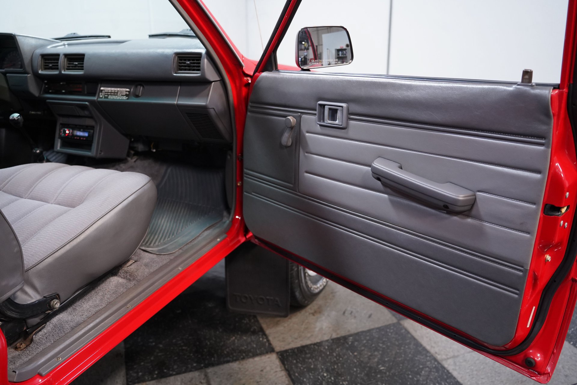 Used 1988 Toyota Pickup 4x4 Regular Cab image 40