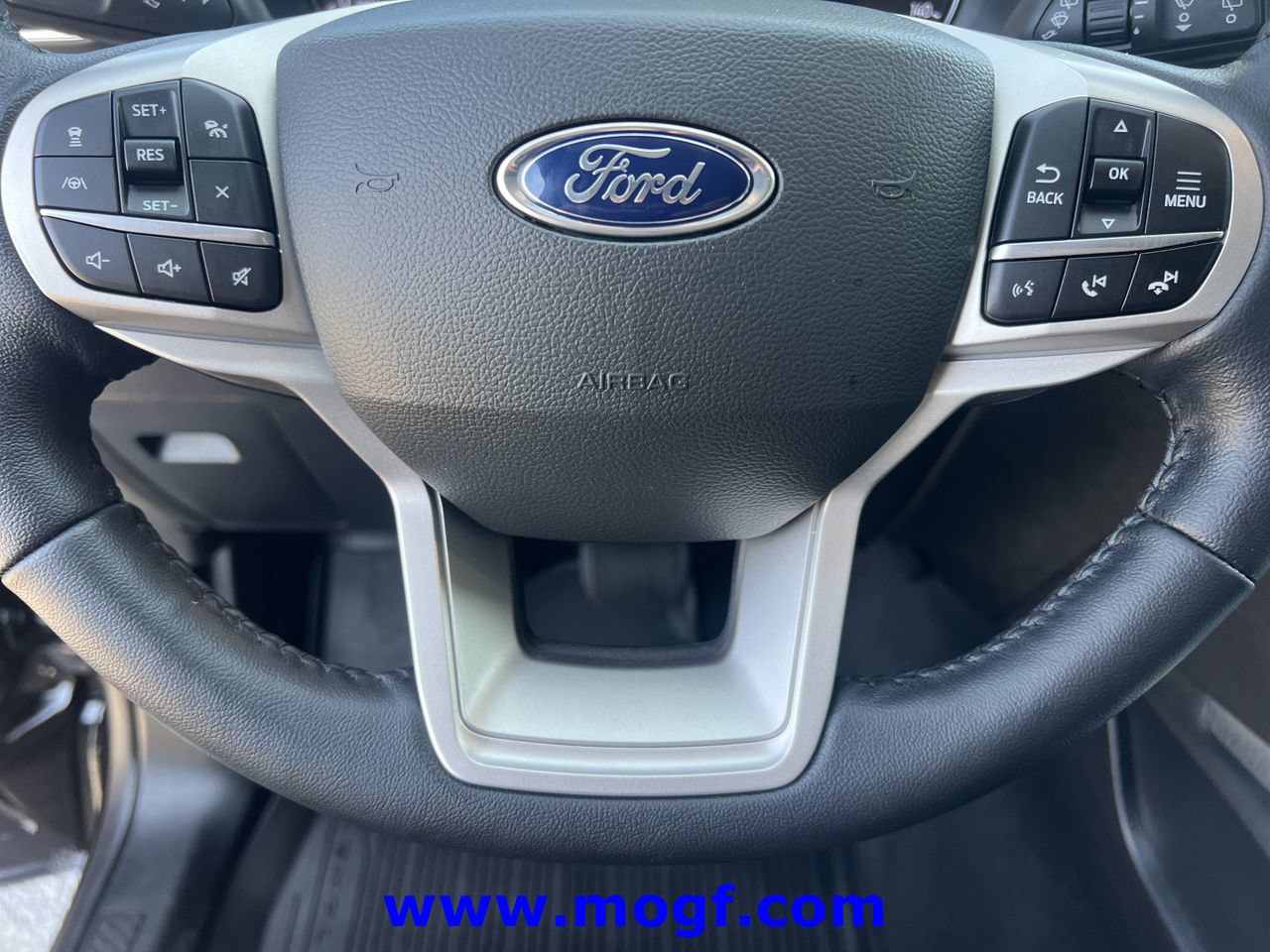 Used 2022 Ford Explorer XLT w/ Equipment Group 202A AWD/4WD image 13