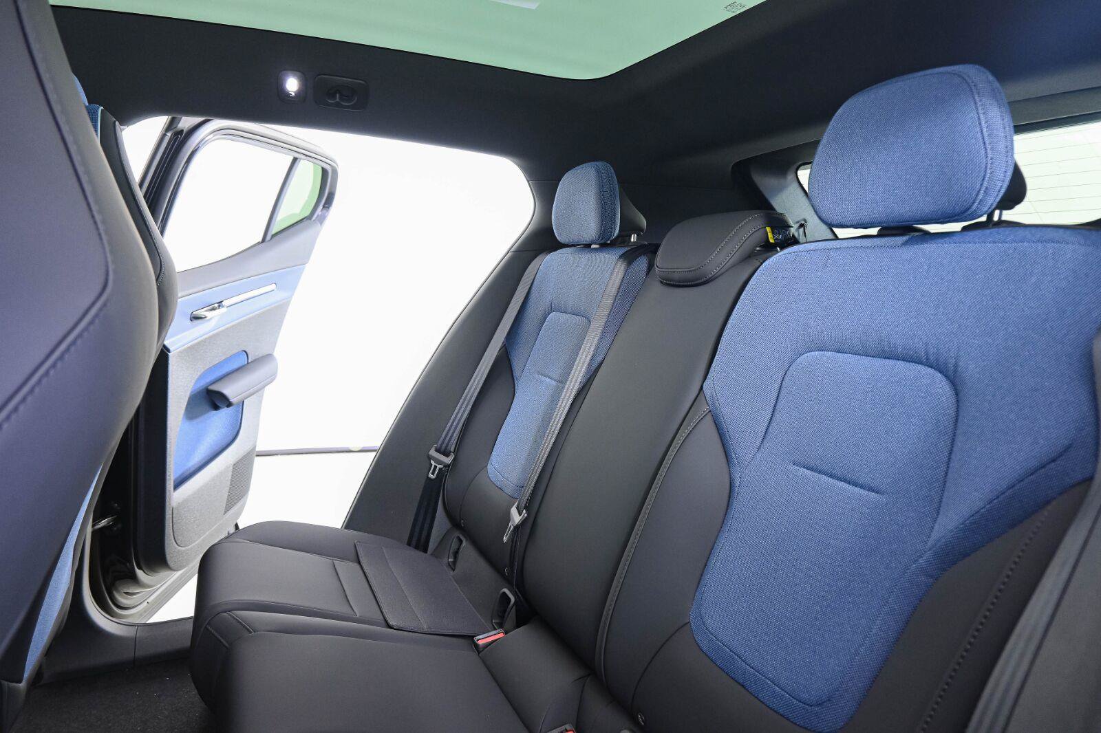 New 2026 Volvo EX30 Plus w/ Protection Package Premier AWD/4WD image 19