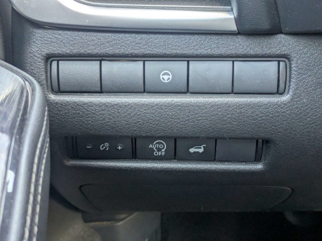Used 2025 Nissan Rogue SV FWD image 25