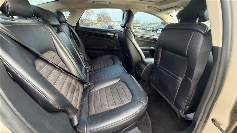 Used 2018 Ford Fusion SE w/ Equipment Group 601A FWD image 15
