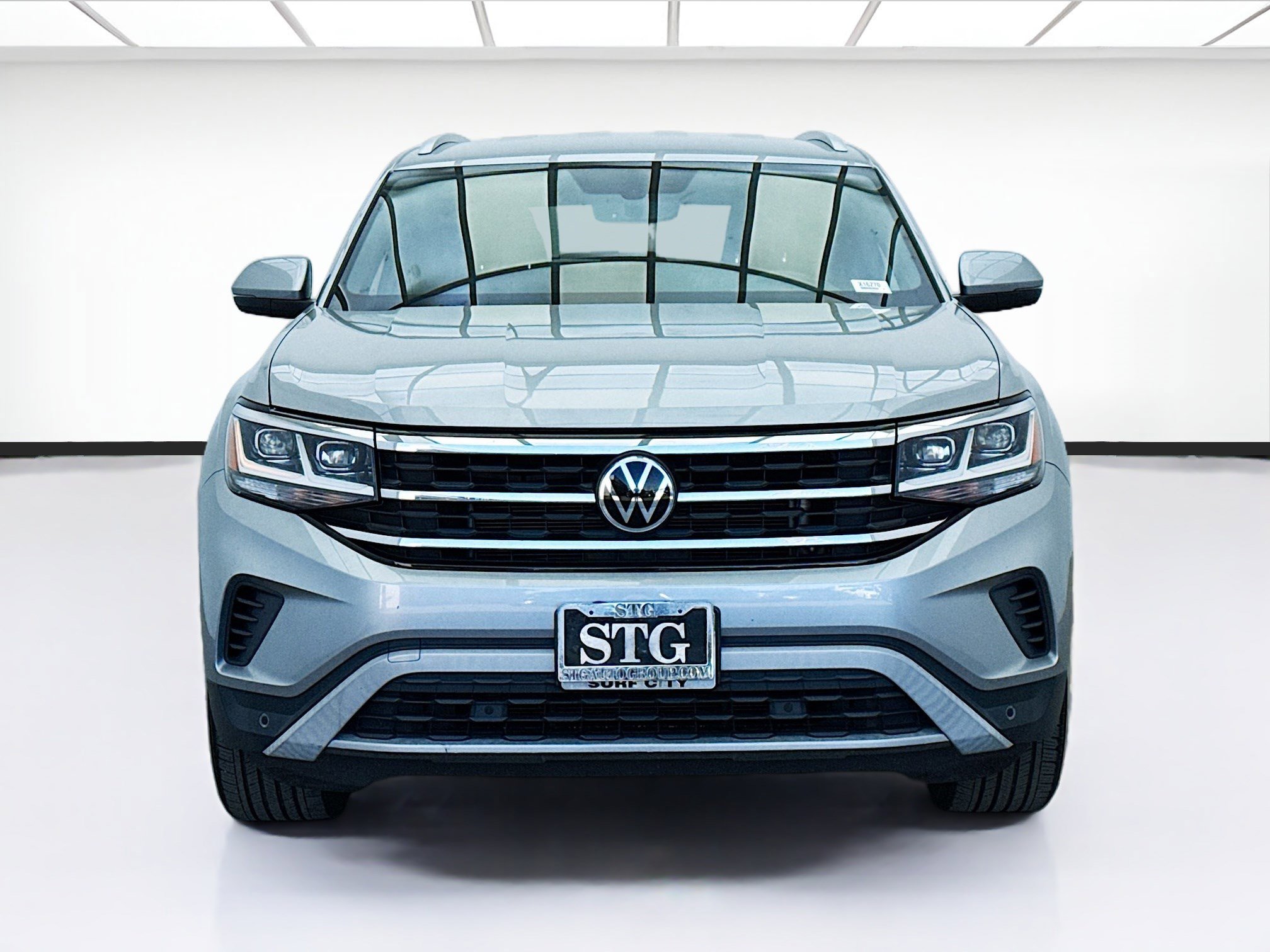Used 2021 Volkswagen Atlas Cross Sport SE w/ Luggage Net & Mats Package image 2