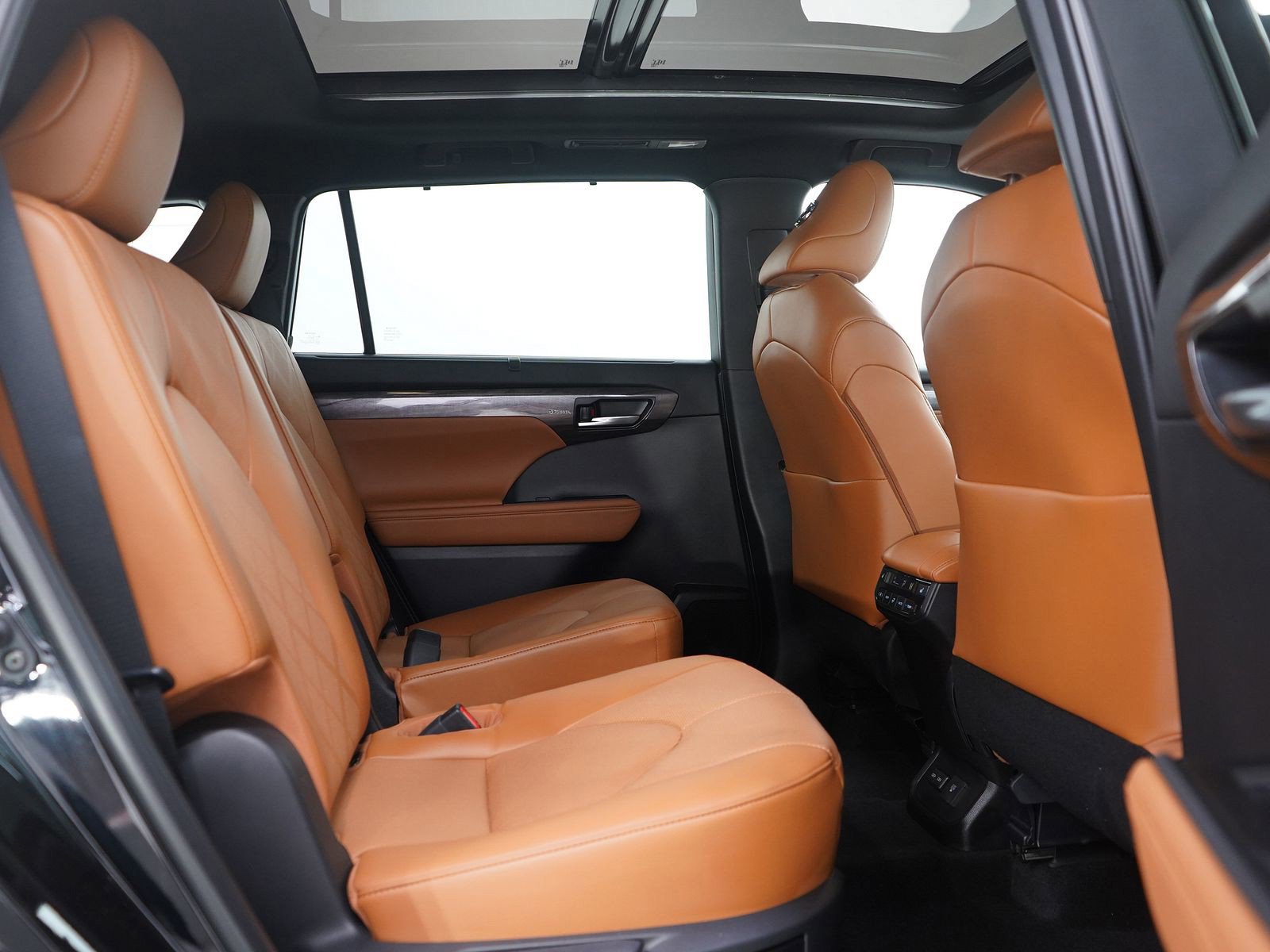 Used 2023 Toyota Highlander Platinum image 11