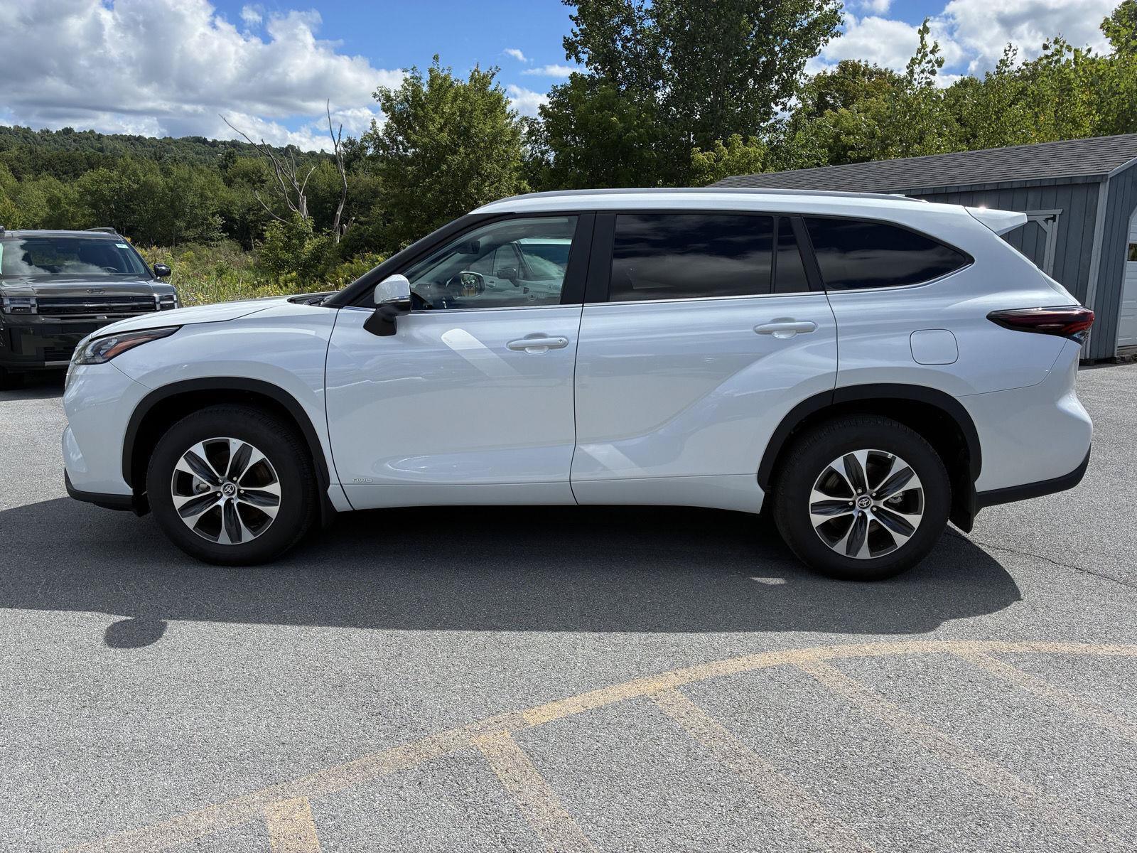 Used 2026 Toyota Highlander XLE AWD/4WD image 4
