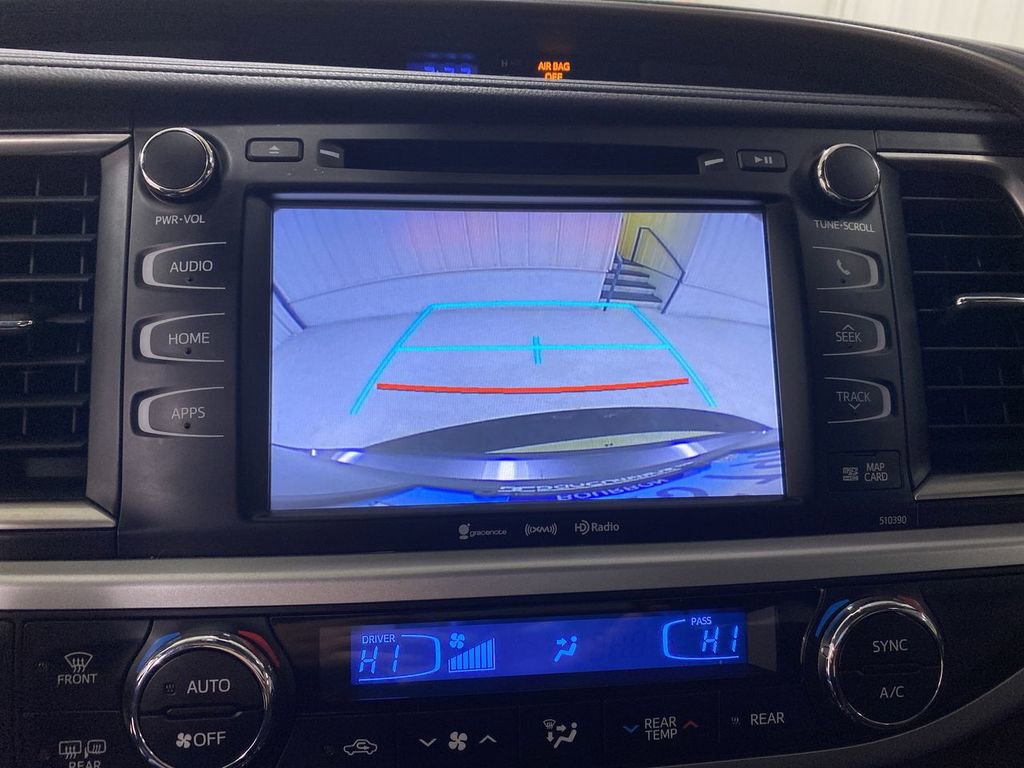 Used 2019 Toyota Highlander XLE FWD image 22