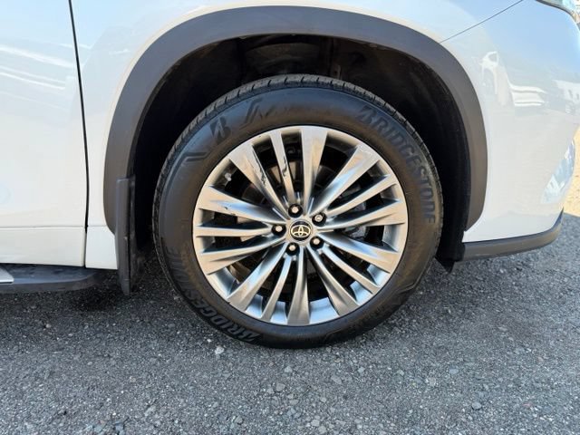 Used 2023 Toyota Highlander Platinum AWD/4WD image 9