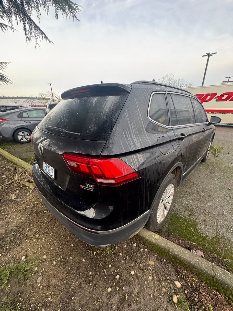 Used 2018 Volkswagen Tiguan SE w/ Panoramic Sunroof Package image 5