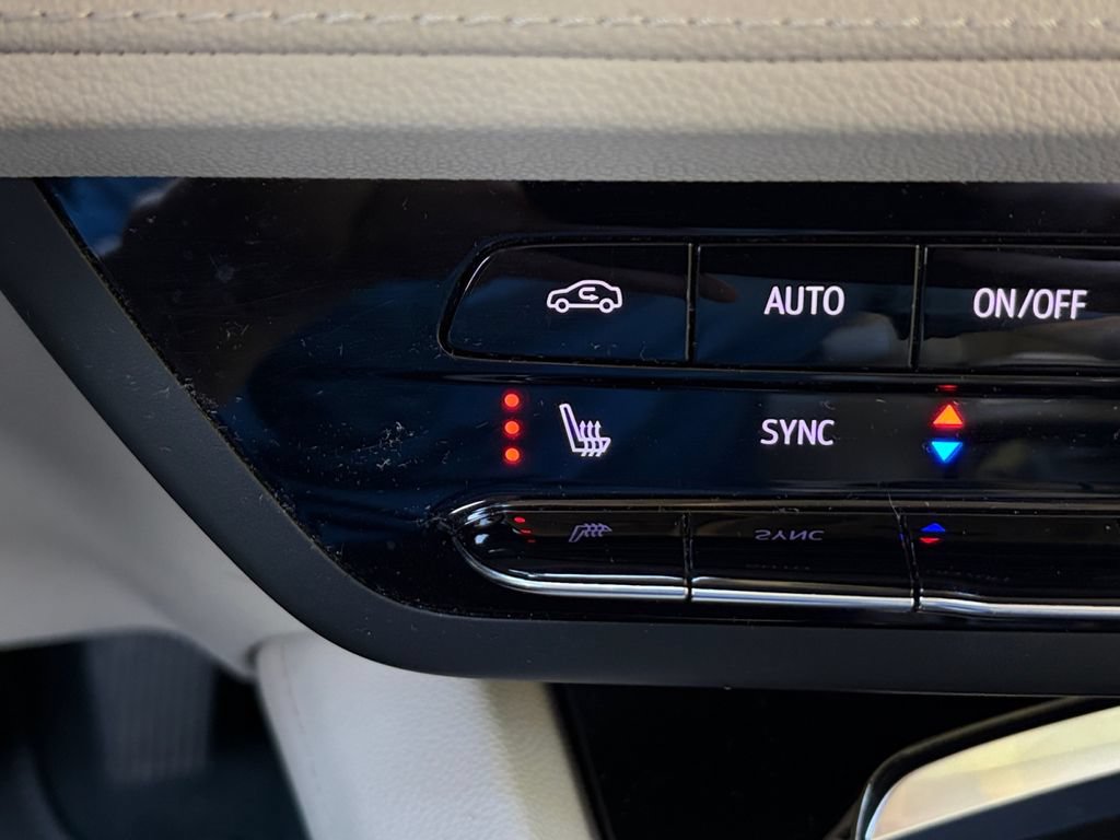 Used 2021 Buick Envision Essence FWD image 28