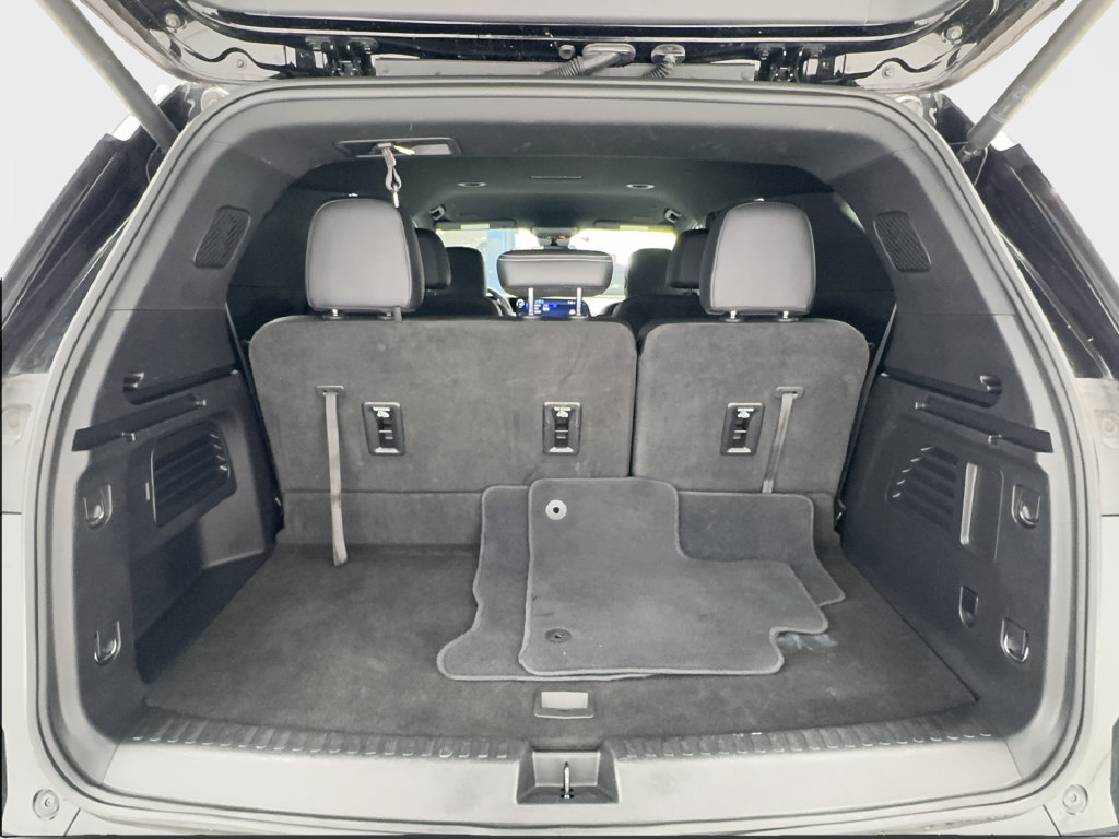 Used 2025 Chevrolet Traverse LT AWD/4WD image 18