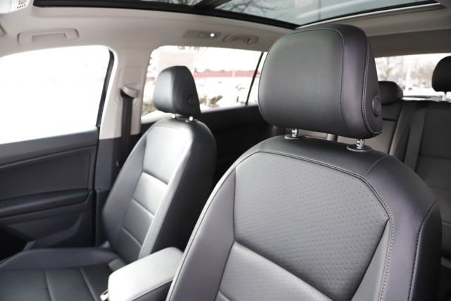 Used 2018 Volkswagen Tiguan SE w/ Panoramic Sunroof Package image 16