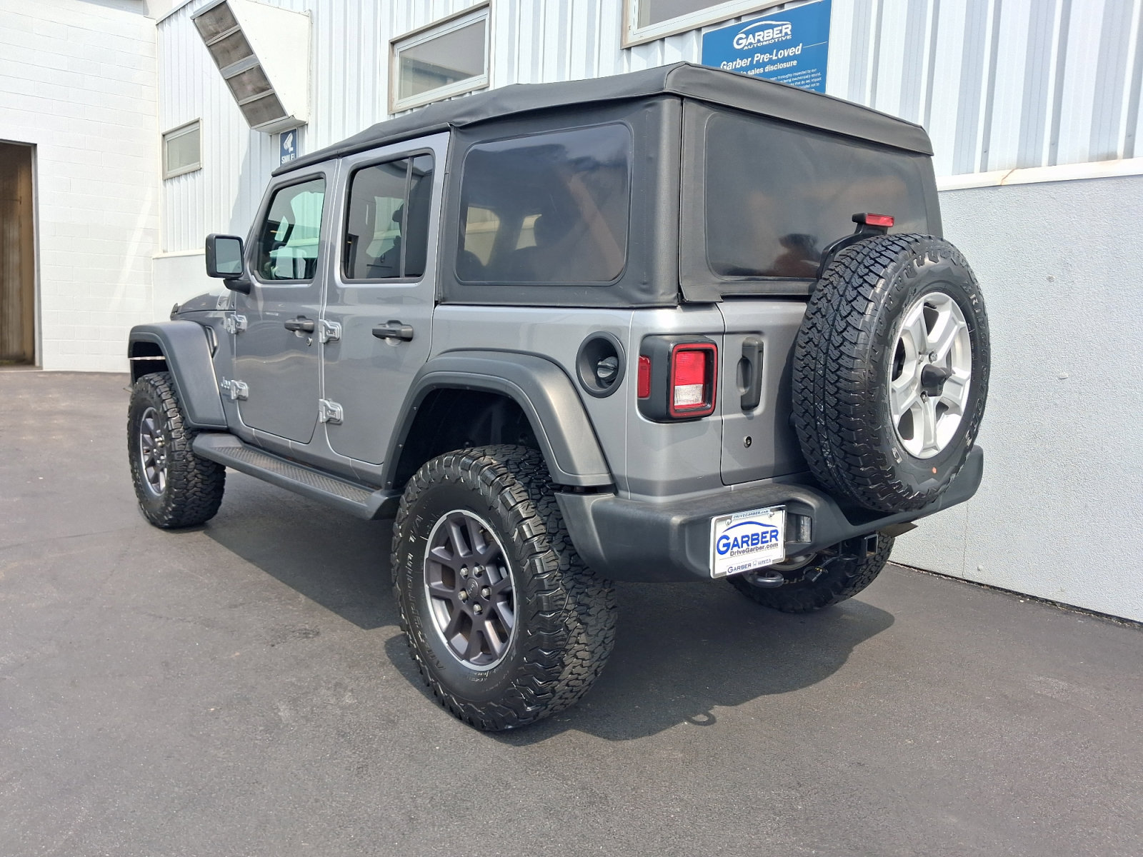 Used 2018 Jeep Wrangler Unlimited Sport S AWD/4WD image 3