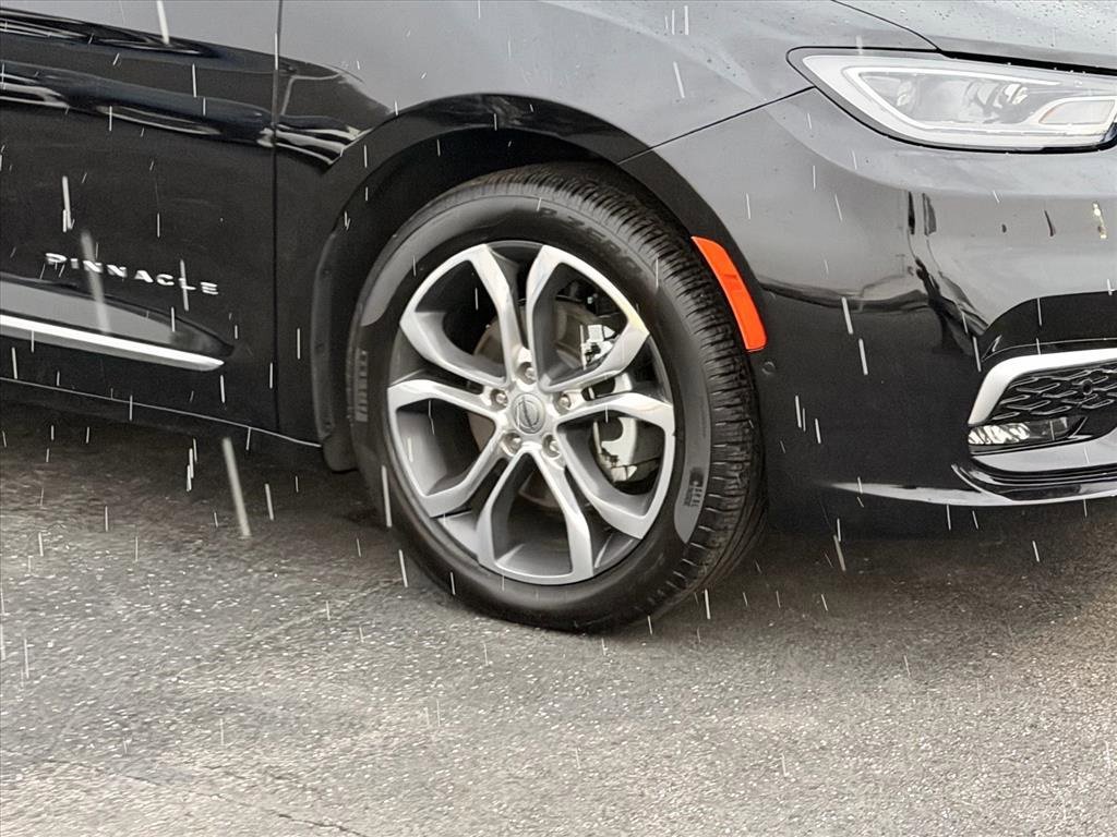 Used 2024 Chrysler Pacifica Pinnacle image 24