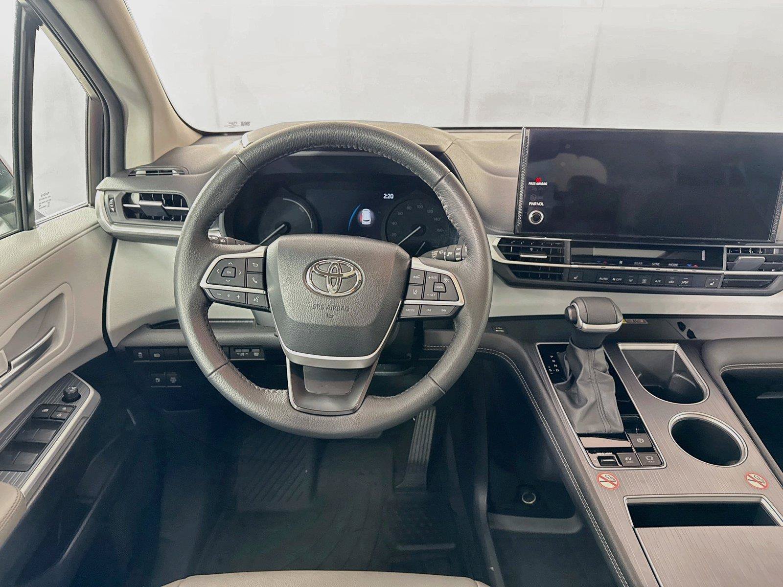 Certified 2026 Toyota Sienna XLE FWD image 34