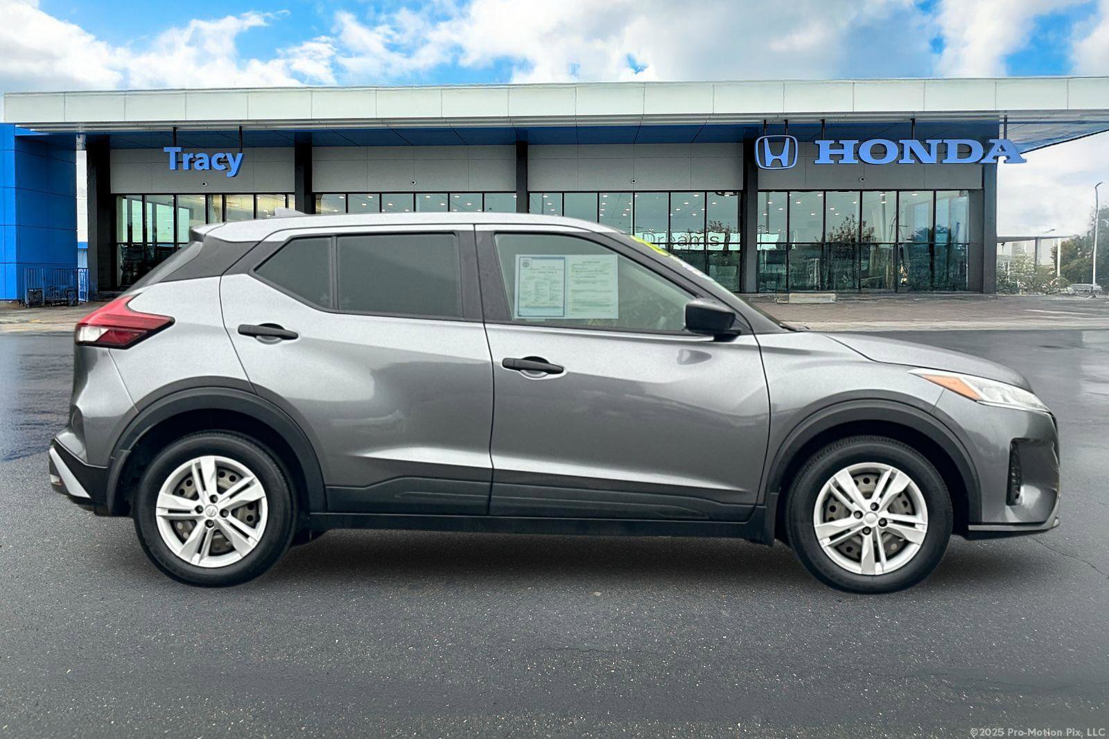 Used 2024 Nissan Kicks S image 3