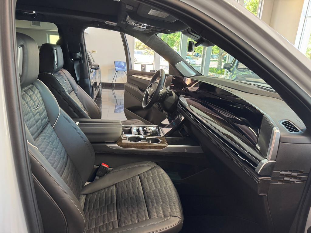 New 2026 Cadillac Escalade ESV Platinum Sport AWD/4WD image 15