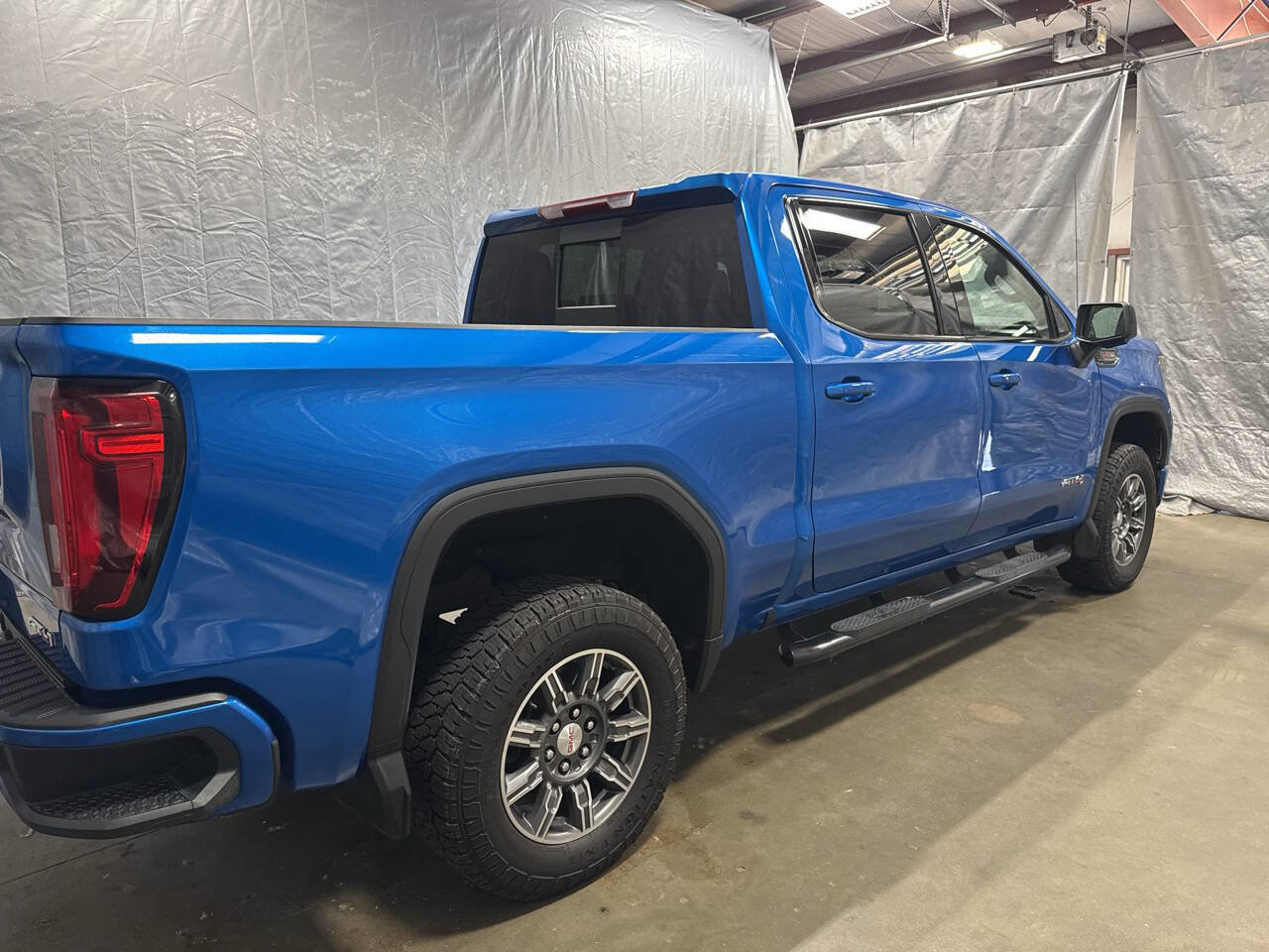 Used 2024 GMC Sierra 1500 AT4 w/ AT4 Preferred Package image 2