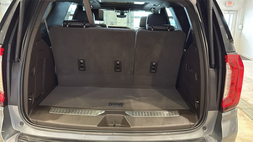 Used 2021 GMC Yukon Denali w/ Denali Premium Package image 18