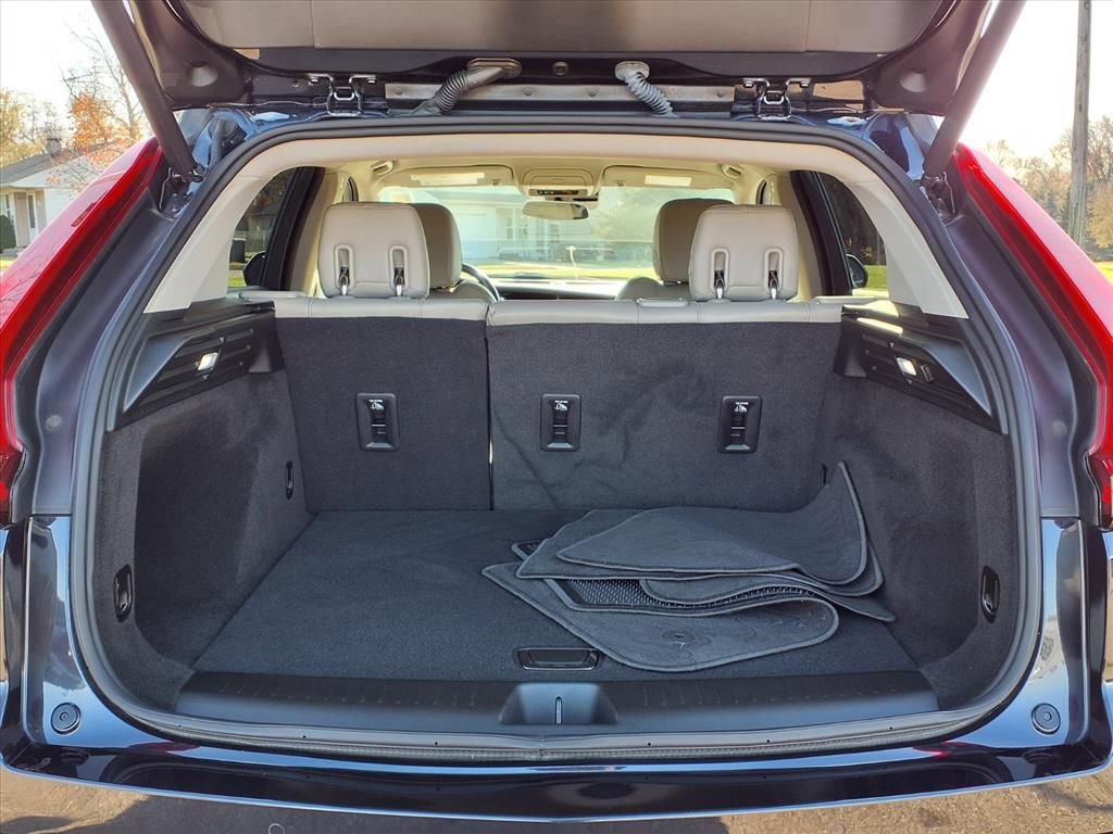 Certified 2023 Cadillac XT4 Luxury w/ Cold Weather Package image 10