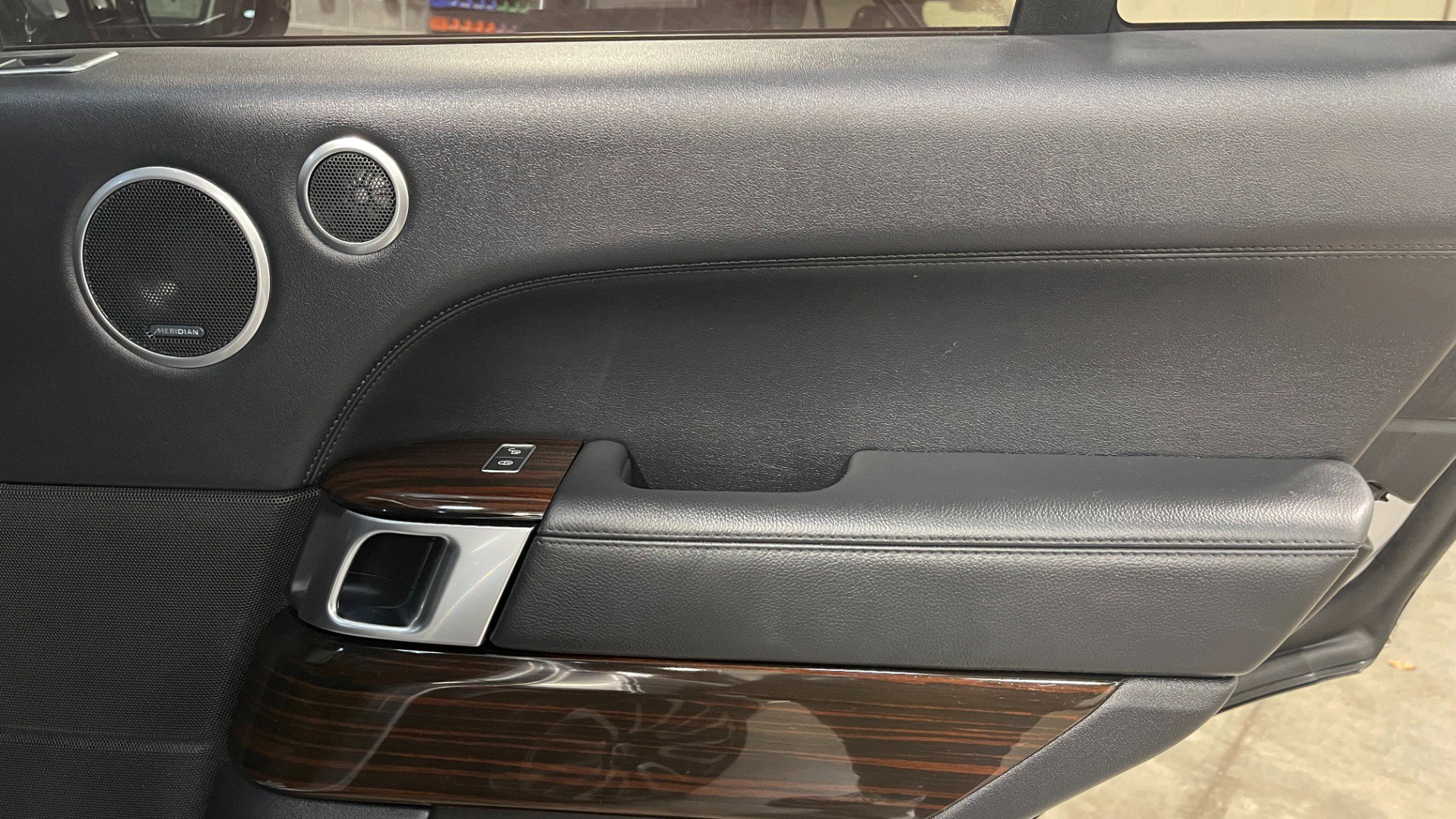 Used 2017 Land Rover Range Rover image 28