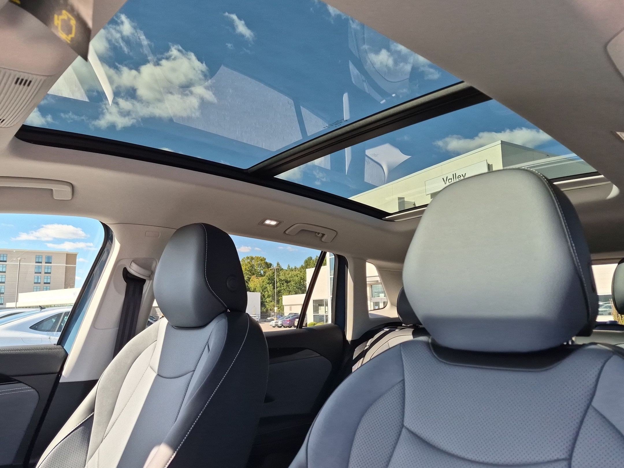 New 2026 Volkswagen Tiguan SE FWD image 16