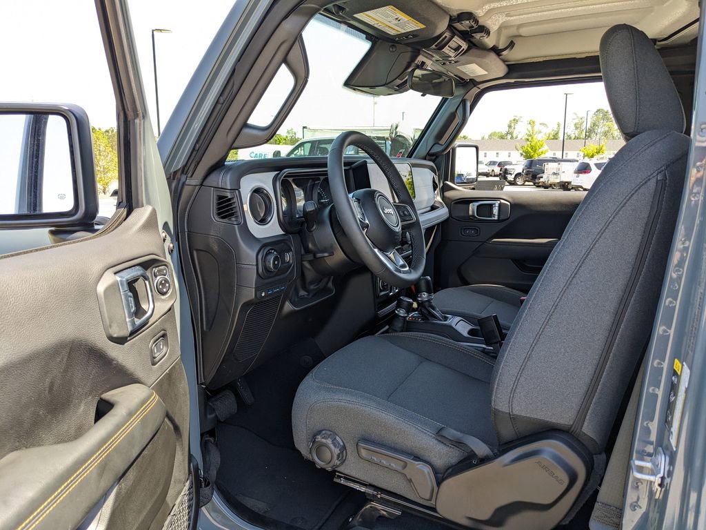Certified 2025 Jeep Wrangler Unlimited Sahara AWD/4WD image 36