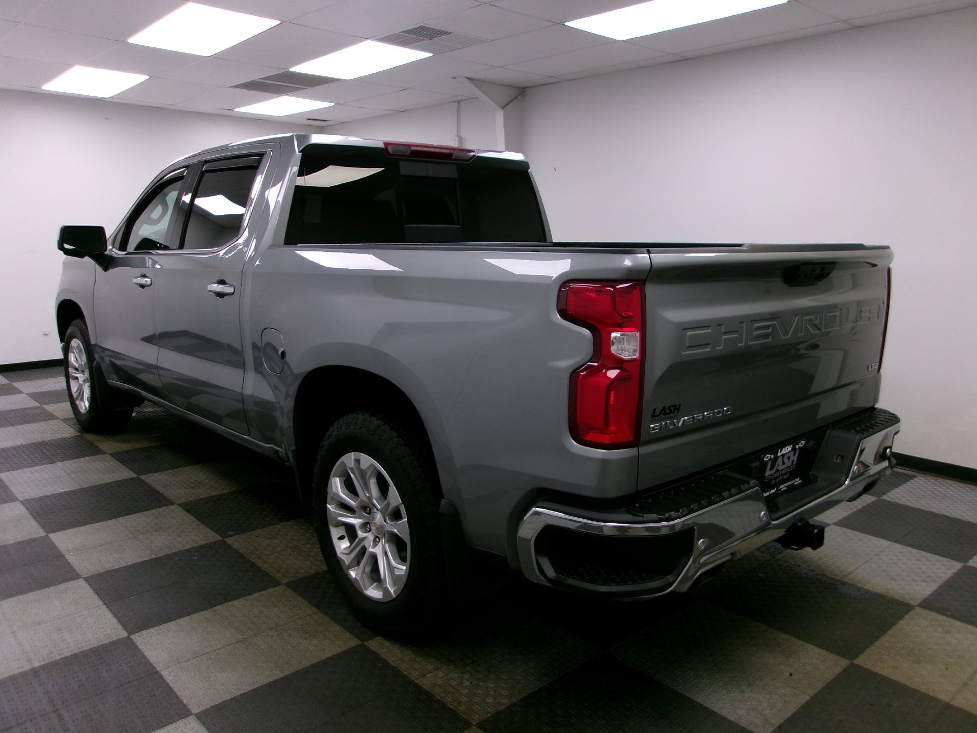 Used 2024 Chevrolet Silverado 1500 LTZ AWD/4WD image 2