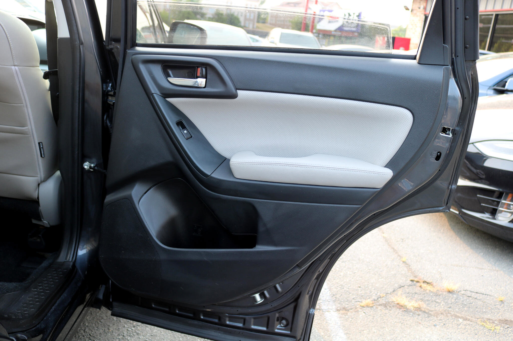 Used 2014 Subaru Forester 2.5i Limited image 36