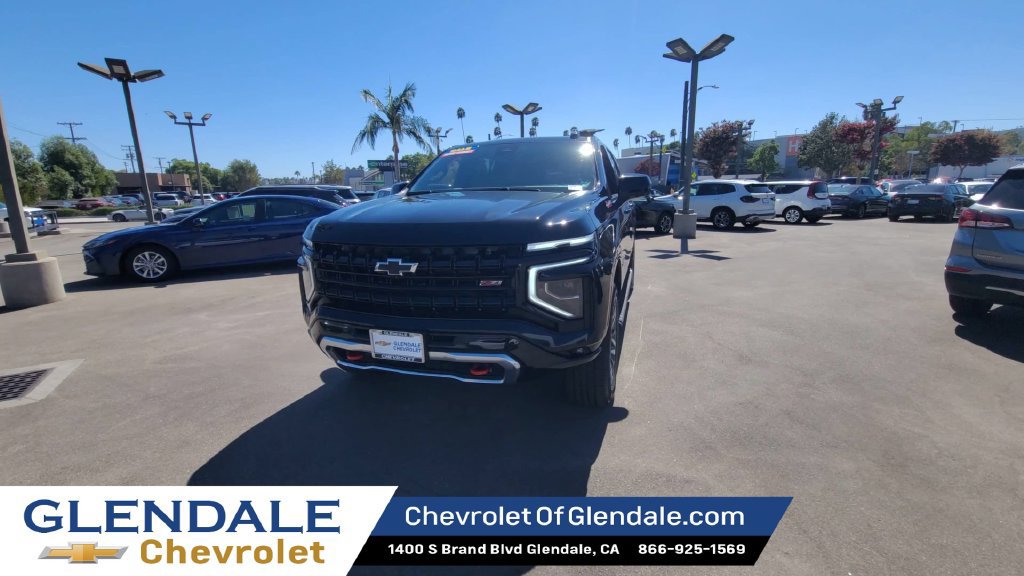 Used 2025 Chevrolet Suburban Z71 AWD/4WD image 4