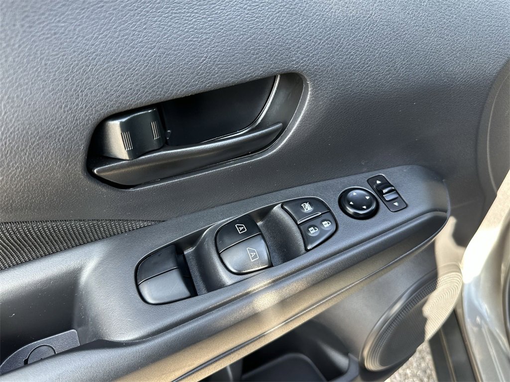 Used 2022 Nissan Kicks S image 13