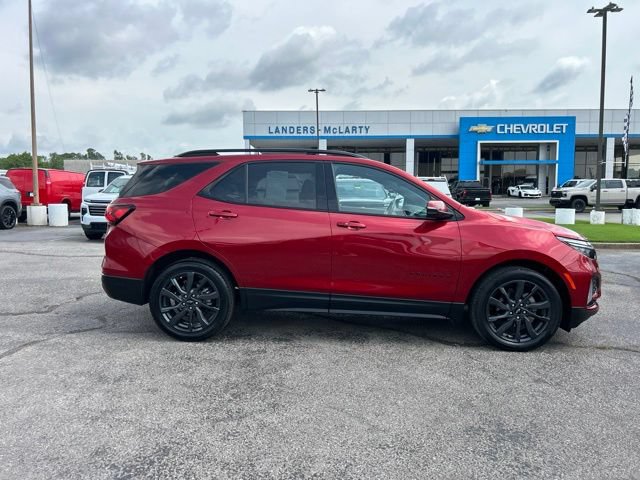 Used 2022 Chevrolet Equinox RS w/ RS Leather Package FWD image 2