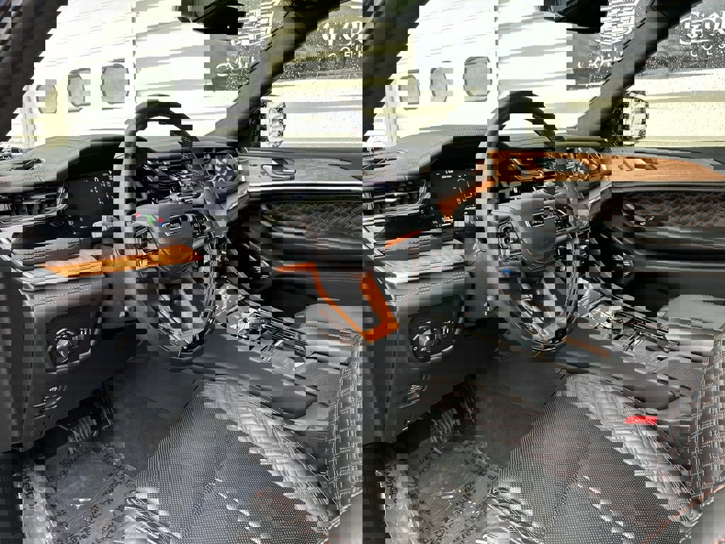 Used 2023 Jeep Grand Cherokee L Summit image 11