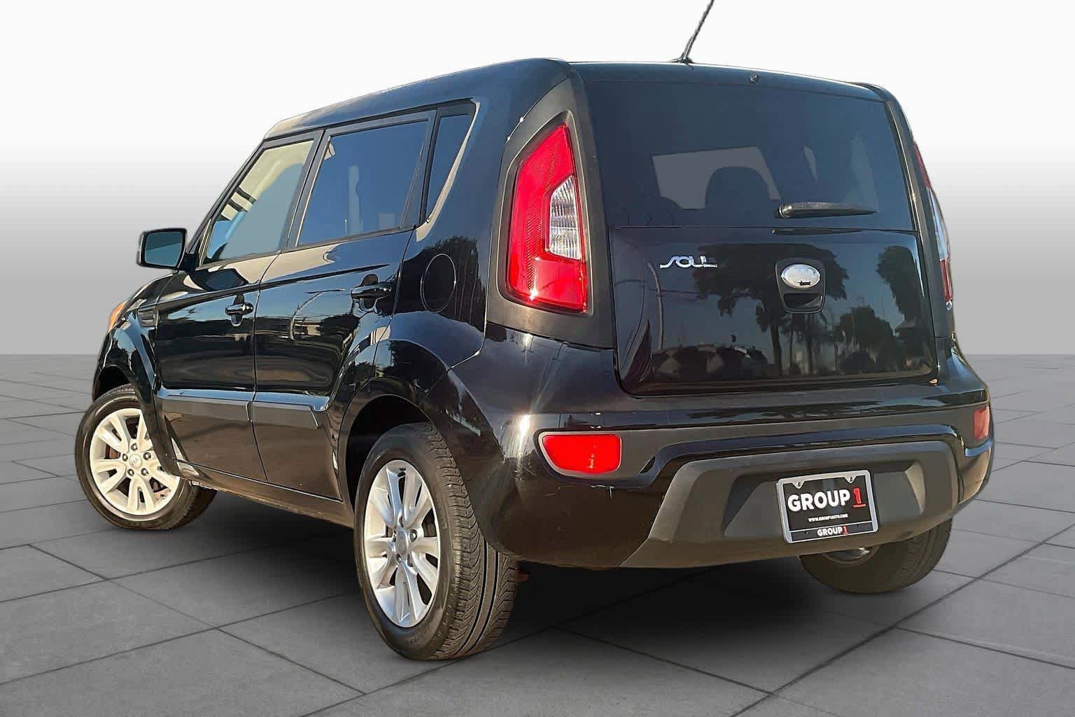 Used 2013 Kia Soul + FWD image 11