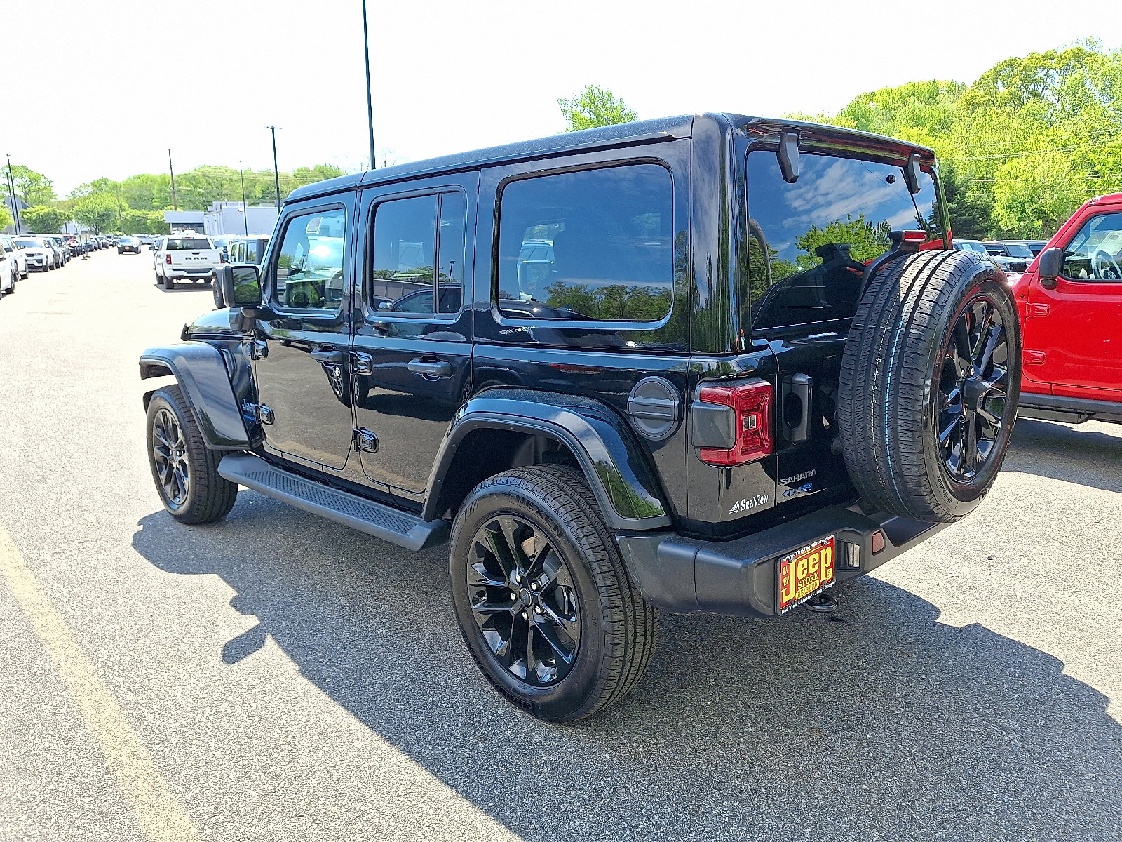 Certified 2025 Jeep Wrangler Unlimited Sahara AWD/4WD image 4