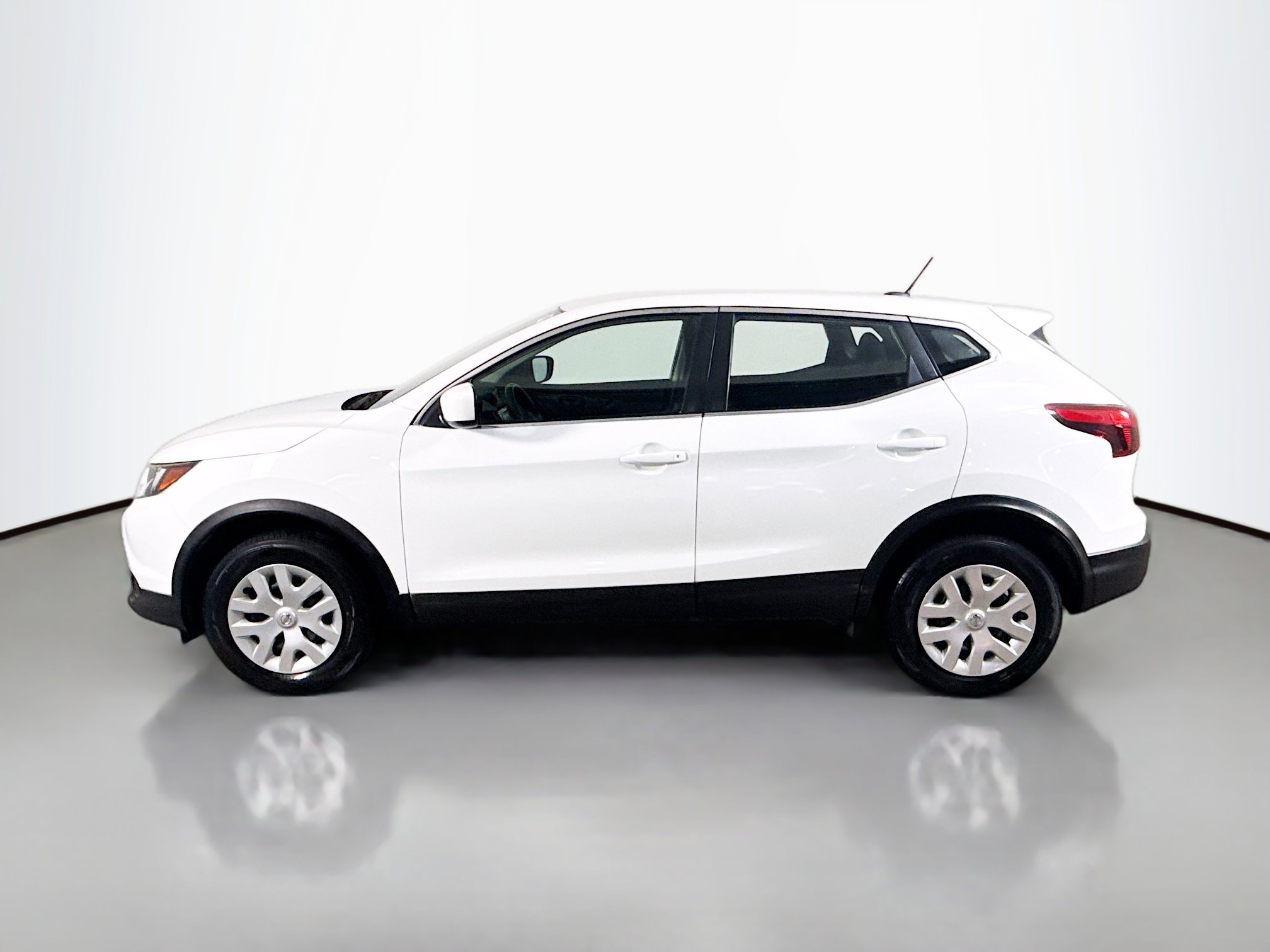 Used 2019 Nissan Rogue Sport S image 6